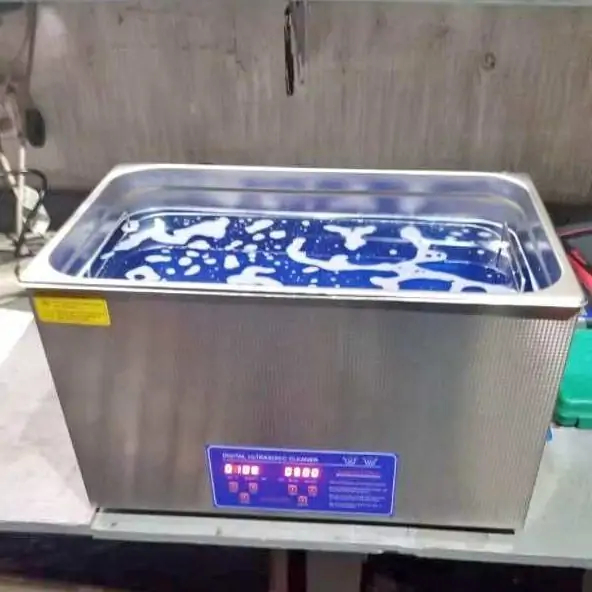 How does an ultrasonic cleaner work? - An Ultrasonic Cleaner in action!